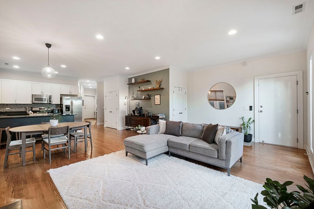 2550 W Logan Boulevard 3F, Chicago, IL 60647 — photo 2