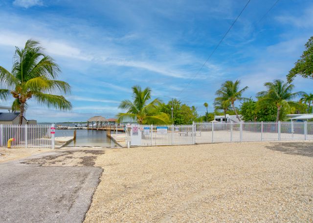 209 Buttonwood Avenue, Key Largo, FL 33037