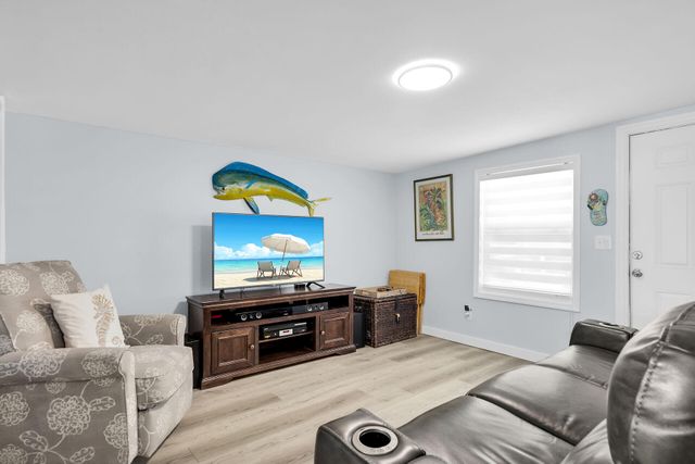 209 Buttonwood Avenue, Key Largo, FL 33037