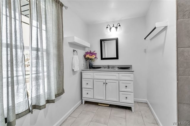 8135 Clarherst Drive, Clarence, NY 14051