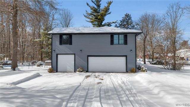 8135 Clarherst Drive, Clarence, NY 14051