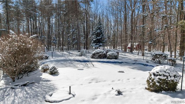 8135 Clarherst Drive, Clarence, NY 14051