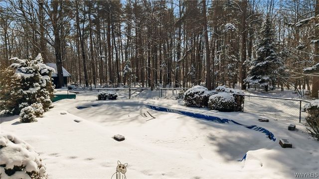 8135 Clarherst Drive, Clarence, NY 14051