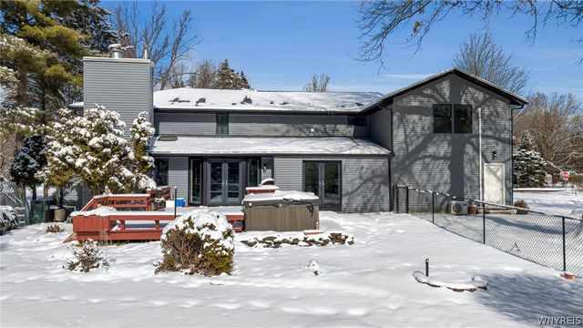 8135 Clarherst Drive, Clarence, NY 14051