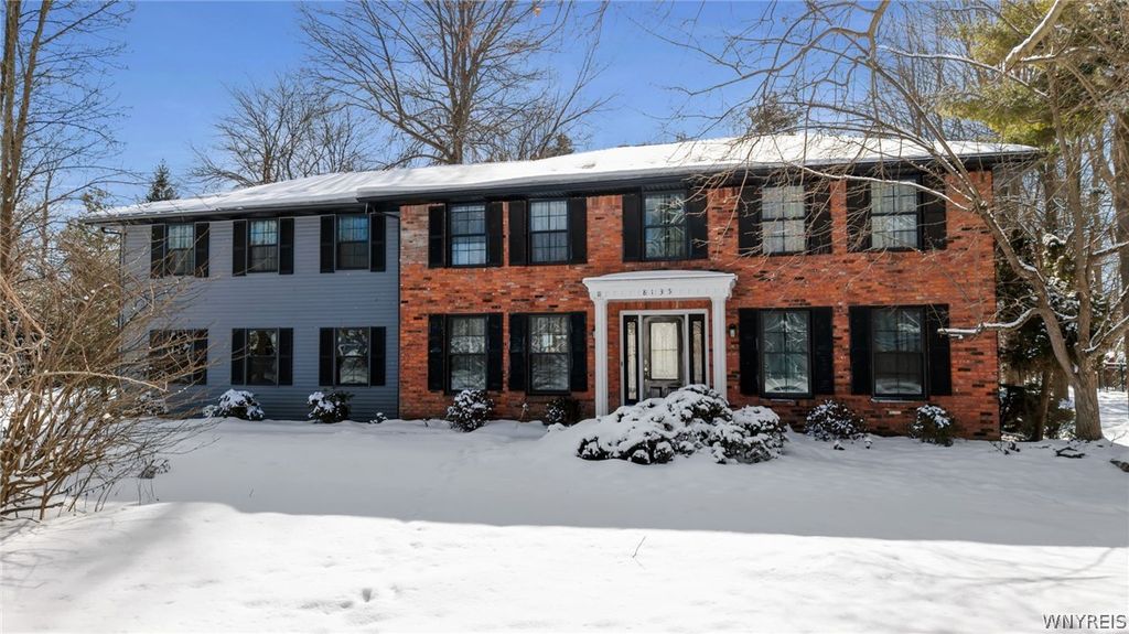 8135 Clarherst Drive, Clarence, NY 14051