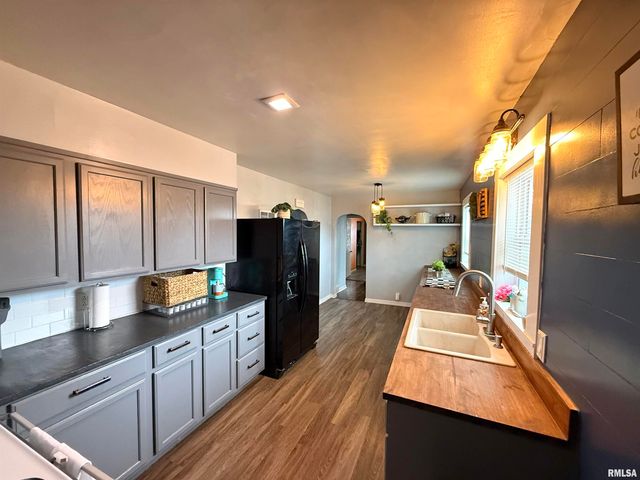 3230 N COLLEGE Avenue, Quincy, IL 62301