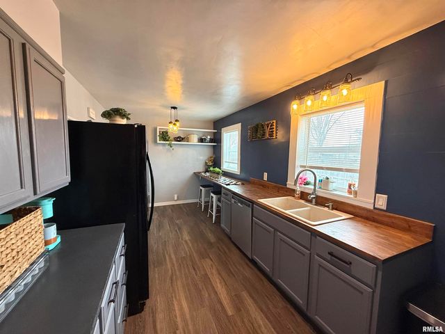 3230 N COLLEGE Avenue, Quincy, IL 62301