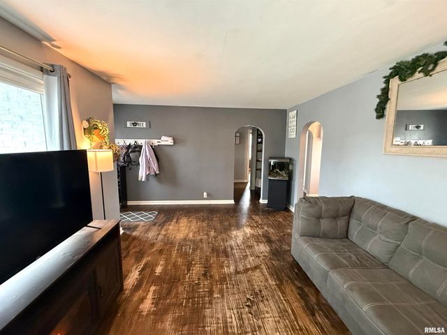 3230 N COLLEGE Avenue, Quincy, IL 62301