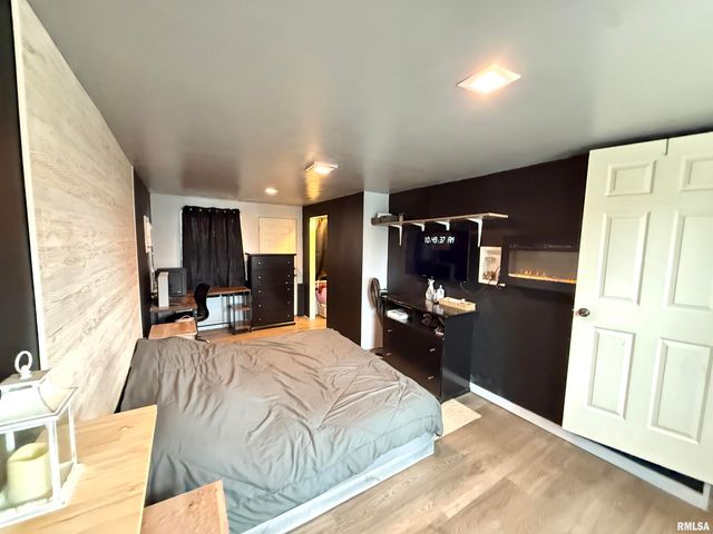 3230 N COLLEGE Avenue, Quincy, IL 62301