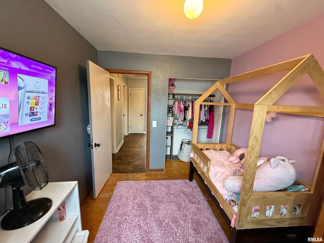 3230 N COLLEGE Avenue, Quincy, IL 62301