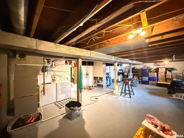 3230 N COLLEGE Avenue, Quincy, IL 62301