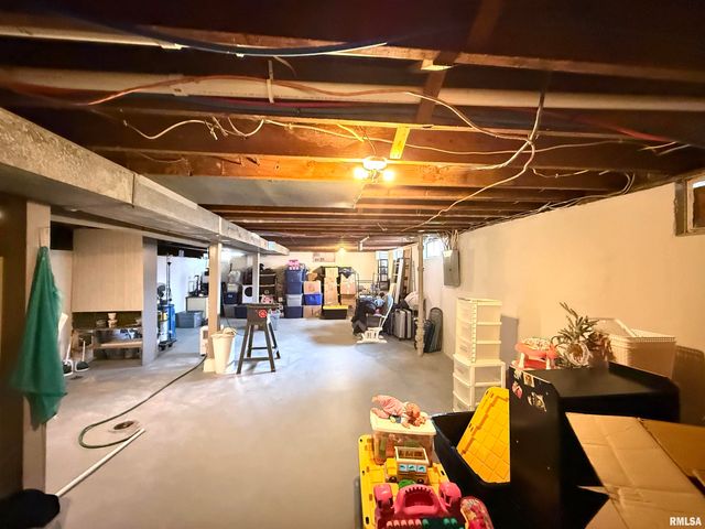 3230 N COLLEGE Avenue, Quincy, IL 62301