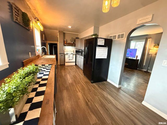 3230 N COLLEGE Avenue, Quincy, IL 62301