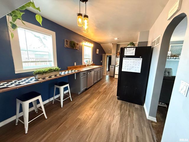 3230 N COLLEGE Avenue, Quincy, IL 62301