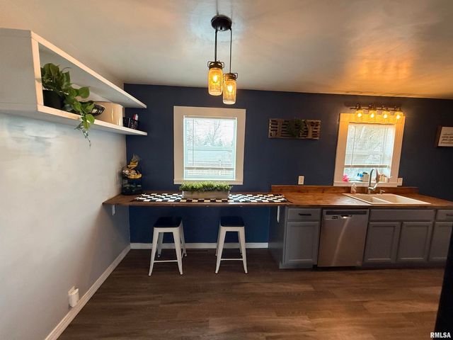 3230 N COLLEGE Avenue, Quincy, IL 62301