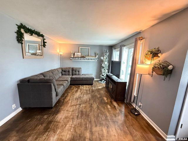 3230 N COLLEGE Avenue, Quincy, IL 62301