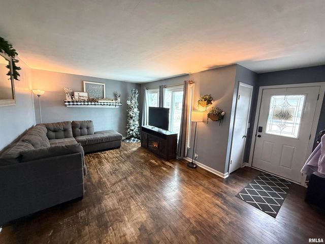 3230 N COLLEGE Avenue, Quincy, IL 62301