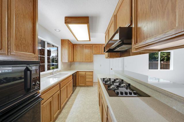 5206 Sirbuck Way, Carmichael, CA 95608