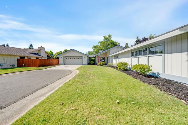 5206 Sirbuck Way, Carmichael, CA 95608