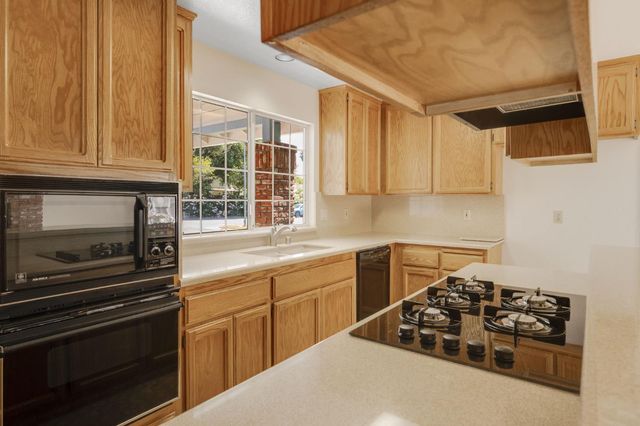5206 Sirbuck Way, Carmichael, CA 95608