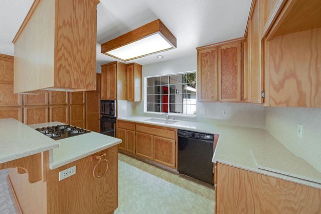 5206 Sirbuck Way, Carmichael, CA 95608