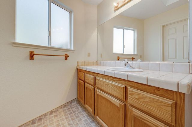 5206 Sirbuck Way, Carmichael, CA 95608
