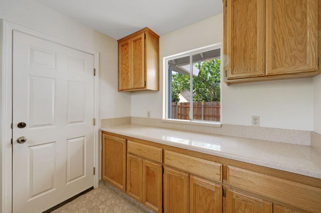 5206 Sirbuck Way, Carmichael, CA 95608