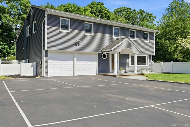 10 Mansfield Lane S, East Northport, NY 11731