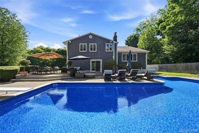 10 Mansfield Lane S, East Northport, NY 11731