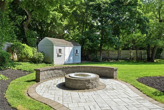 10 Mansfield Lane S, East Northport, NY 11731