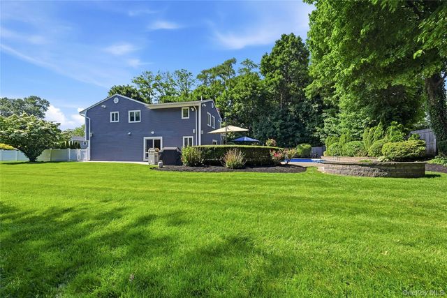 10 Mansfield Lane S, East Northport, NY 11731