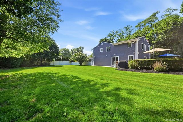 10 Mansfield Lane S, East Northport, NY 11731