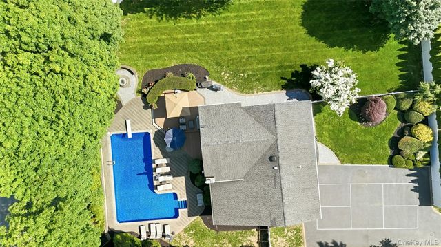 10 Mansfield Lane S, East Northport, NY 11731