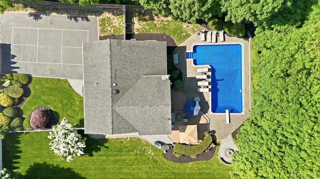 10 Mansfield Lane S, East Northport, NY 11731