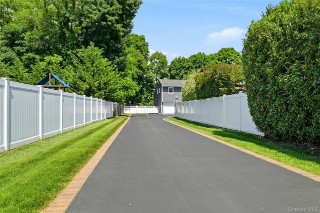 10 Mansfield Lane S, East Northport, NY 11731