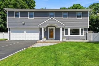 10 Mansfield Lane S, East Northport, NY 11731