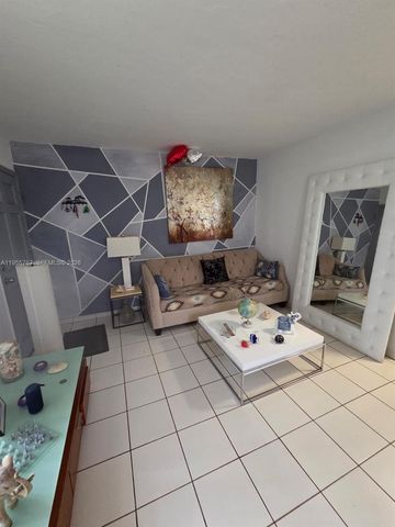 812 86th St 1R, Miami Beach, FL 33141