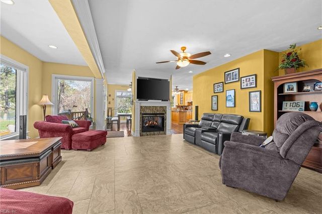 4101 Cheswick LN, Virginia Beach, VA 23455