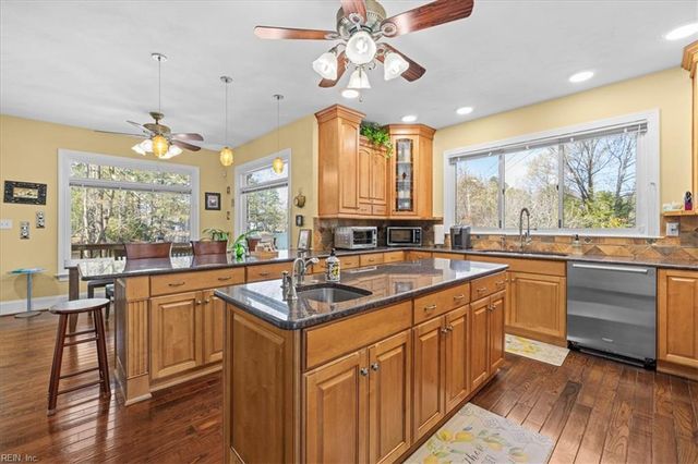 4101 Cheswick LN, Virginia Beach, VA 23455