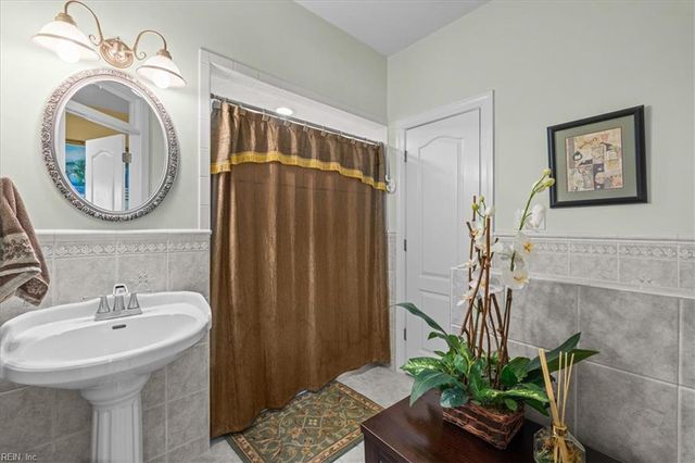 4101 Cheswick LN, Virginia Beach, VA 23455