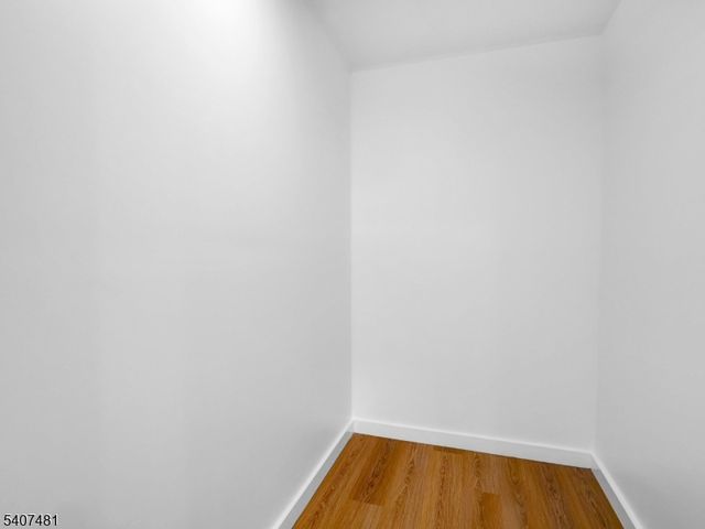 42 Krueger Ct, Newark City, NJ 07103