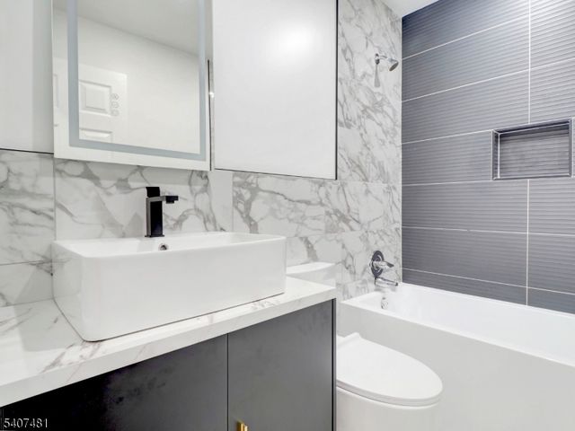 42 Krueger Ct, Newark City, NJ 07103