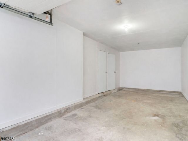 42 Krueger Ct, Newark City, NJ 07103