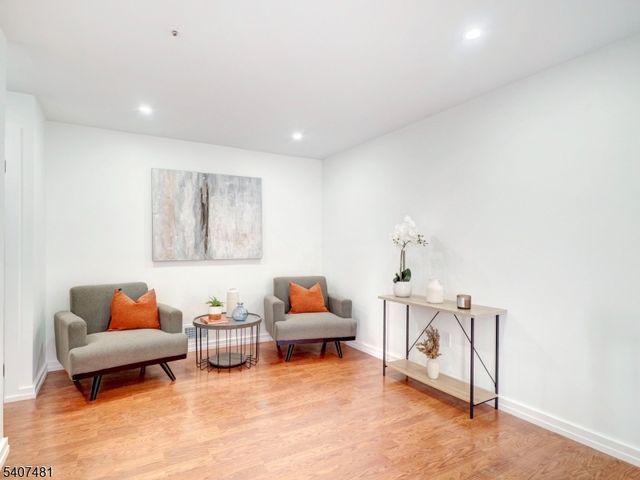 42 Krueger Ct, Newark City, NJ 07103