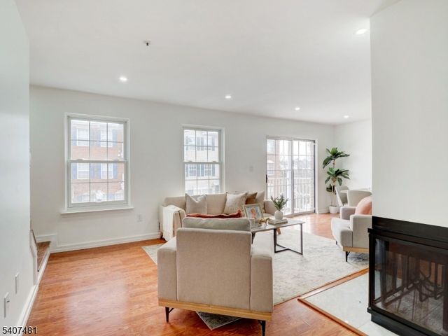 42 Krueger Ct, Newark City, NJ 07103