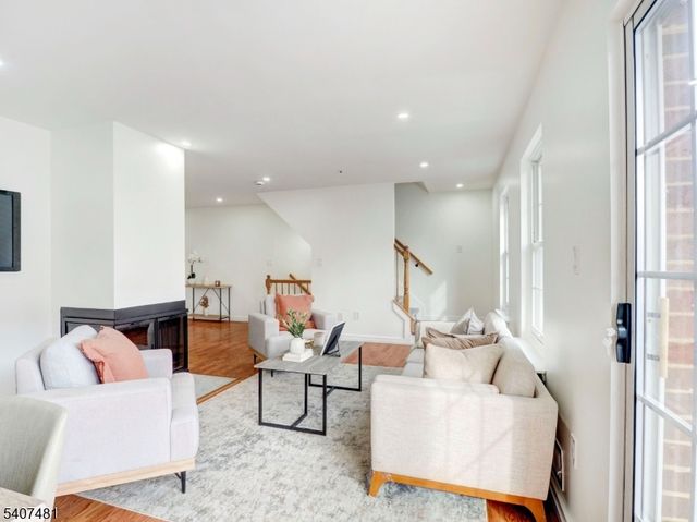 42 Krueger Ct, Newark City, NJ 07103