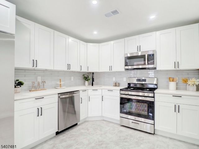 42 Krueger Ct, Newark City, NJ 07103