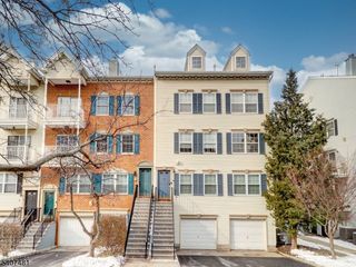 42 Krueger Ct, Newark City, NJ 07103