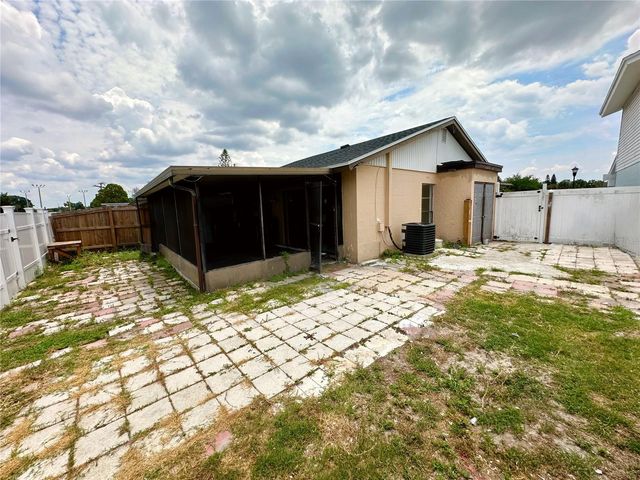 10539 PARKCREST DRIVE, Tampa, FL 33624