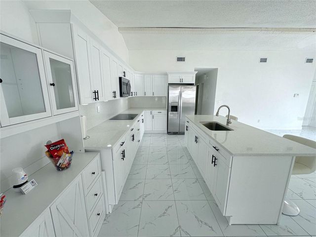 10539 PARKCREST DRIVE, Tampa, FL 33624